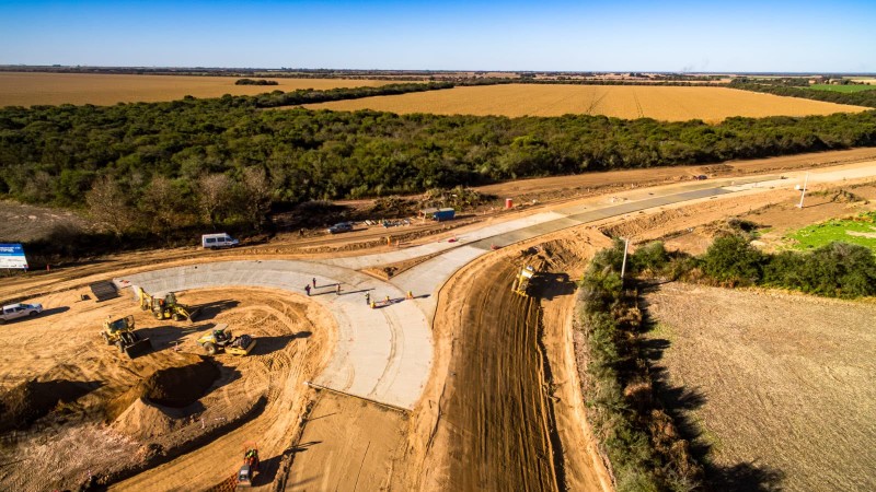 La Provincia avanza con la pavimentación de la ruta que une Colonia Caroya y Tinoco