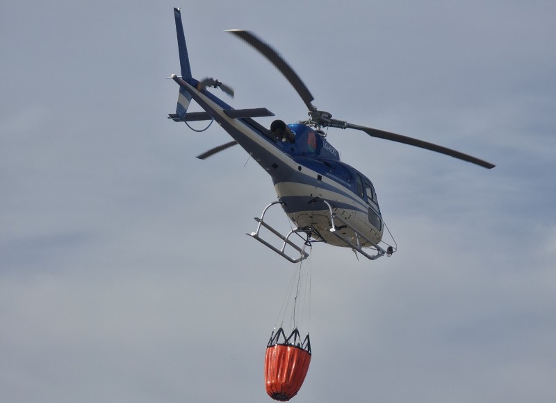 La Provincia reforzó la vigilancia aérea con helicóptero y aviones hidrantes ante el riesgo extremo de incendios