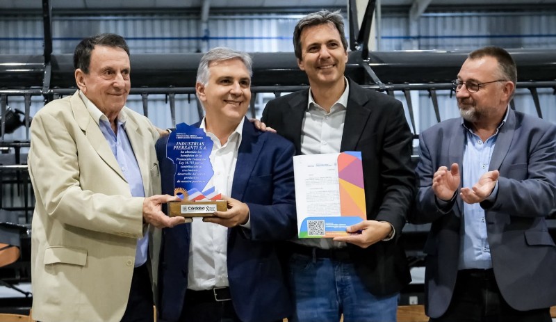 Llaryora visitó los 27 municipios y comunas del departamento Unión