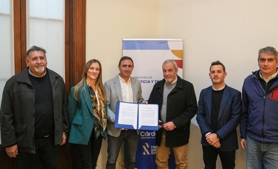 El Ministerio de Justicia y Trabajo y el Colegio de Agrimensores firmaron un acuerdo para facilitar la regularización de títulos