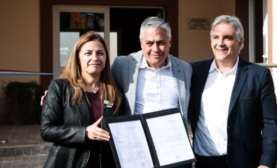 Villa Huidobro: Llaryora firmó el llamado a licitación para la construcción del anexo de la Universidad Provincial de Córdoba