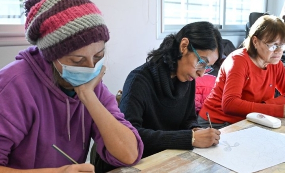 Resiliencia y sanación: La historia de Laura y su triunfo frente al cáncer en la salud pública