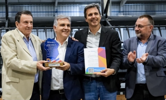 Llaryora visitó los 27 municipios y comunas del departamento Unión